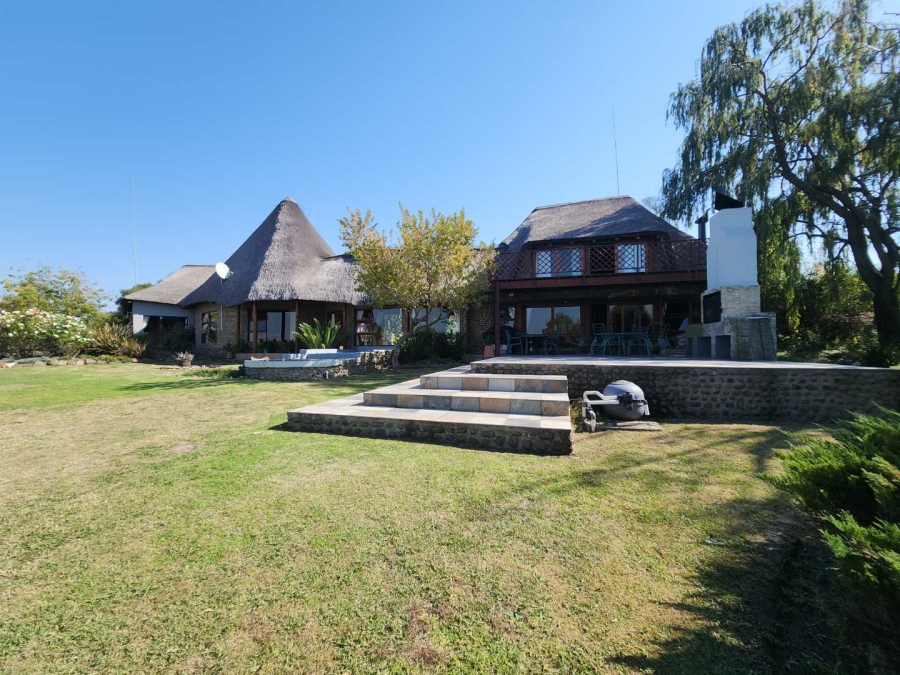 6 Bedroom Property for Sale in Oranjeville Free State